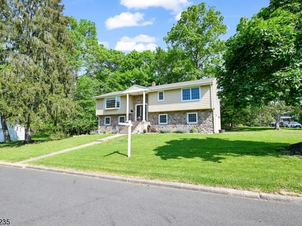 19 Shadow Ln, Montvale Boro, NJ 07645