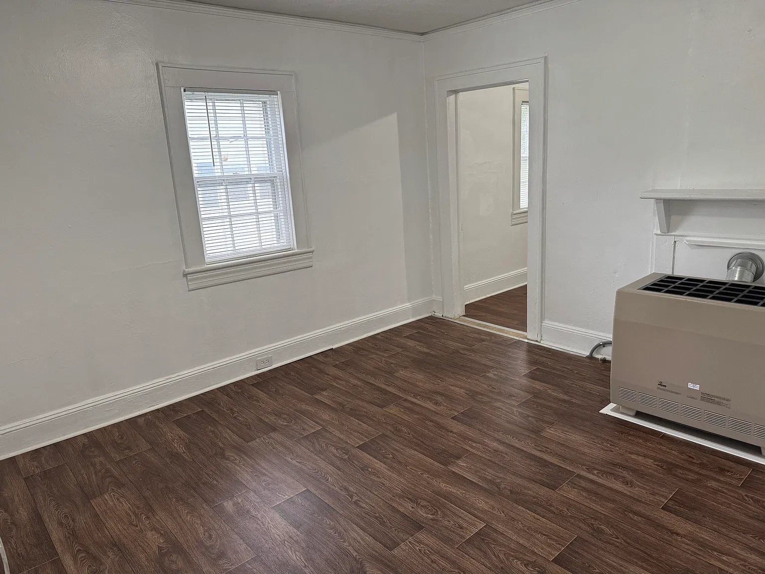 2 bed, 1.0 bath, 748 sqft, $914 — Photo 3