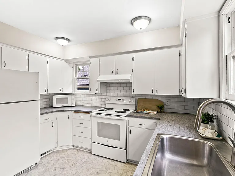 307 E 29th Ave — Photo 11