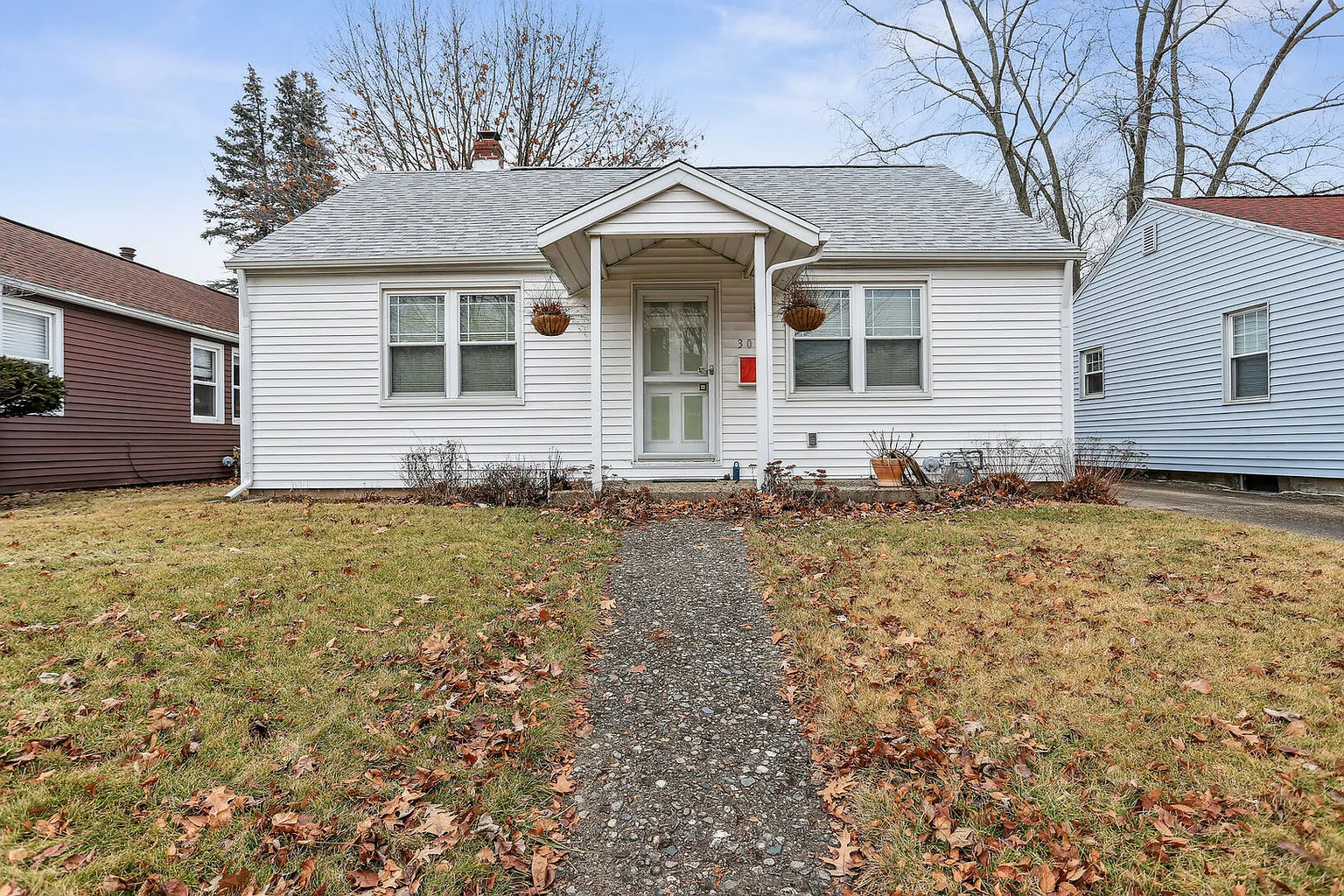 308 E Washington St photo 1