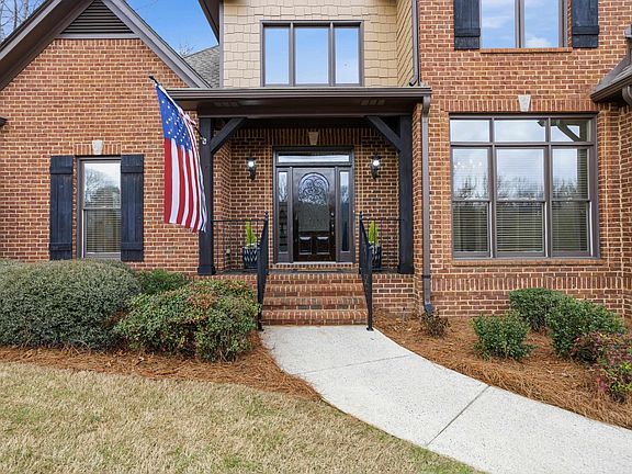2nd image of 111 Ashford Cir