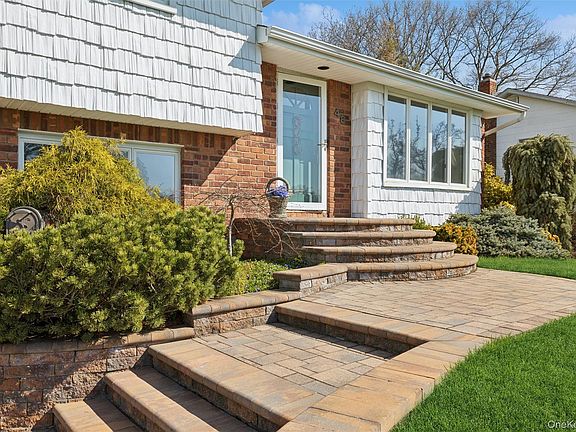 2nd image of 48 Roxbury Drive