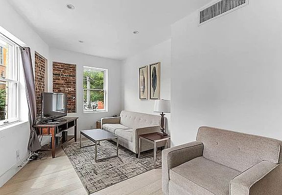 2nd image of 143 Christopher St #2B