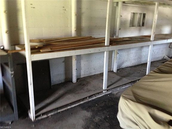 5th image of 150 S Lincoln Ave