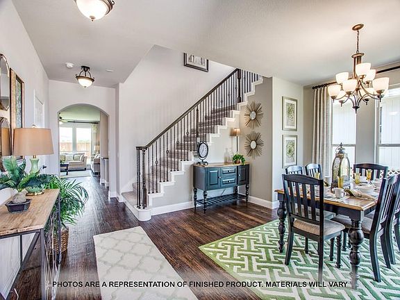 4th image of 904 Royal Crest Dr