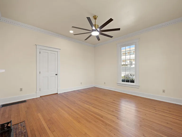 406 N Main St — Photo 35