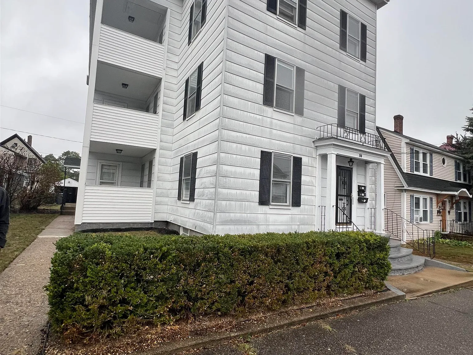 2 bed, 1.0 bath, 1216 sqft, $2,100 — Photo 1