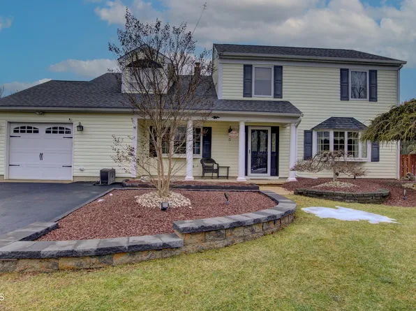 6 Carlisle Court, Manalapan, NJ 07726