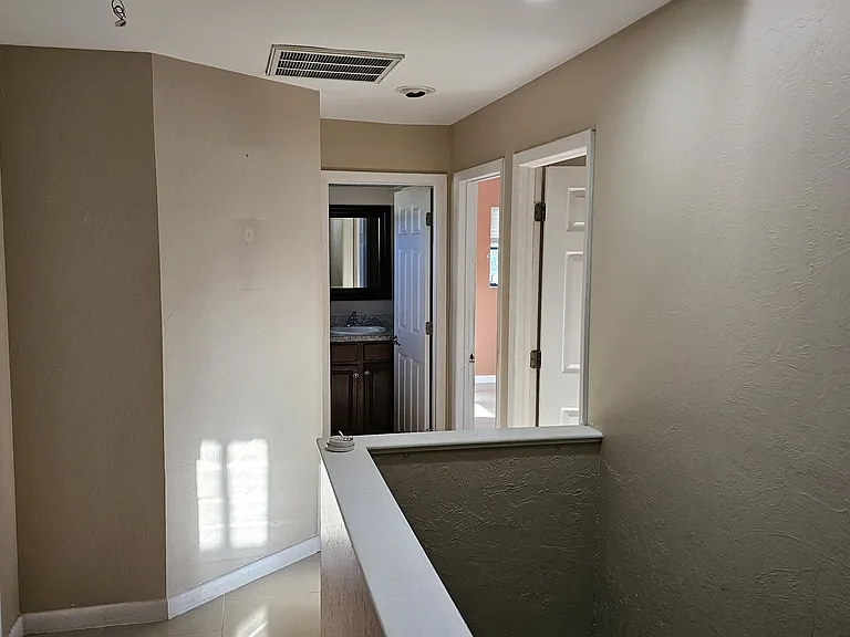 1124 SE 6th Ave — Photo 15