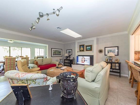 2nd image of 103 Prestwick Cir #0