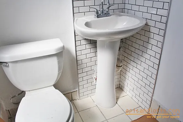 Rented by aptsandlofts.com | media 12