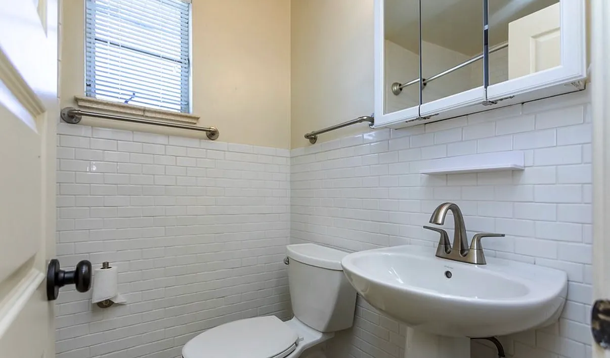 2 bed, 952 sqft, $1,695 — Photo 4