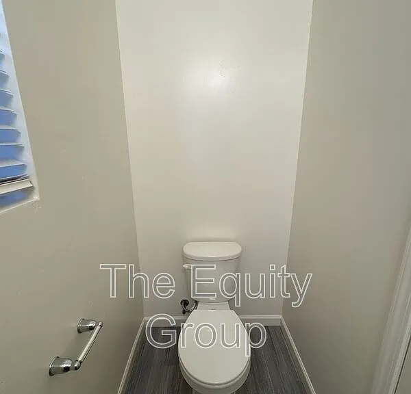 733 S Pinkham #102 — Photo 5