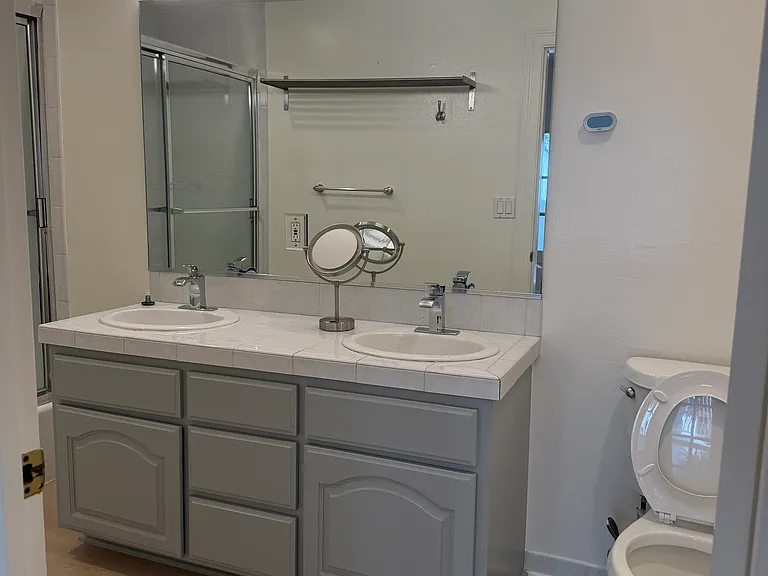 2618 N Vermont Ave — Photo 11