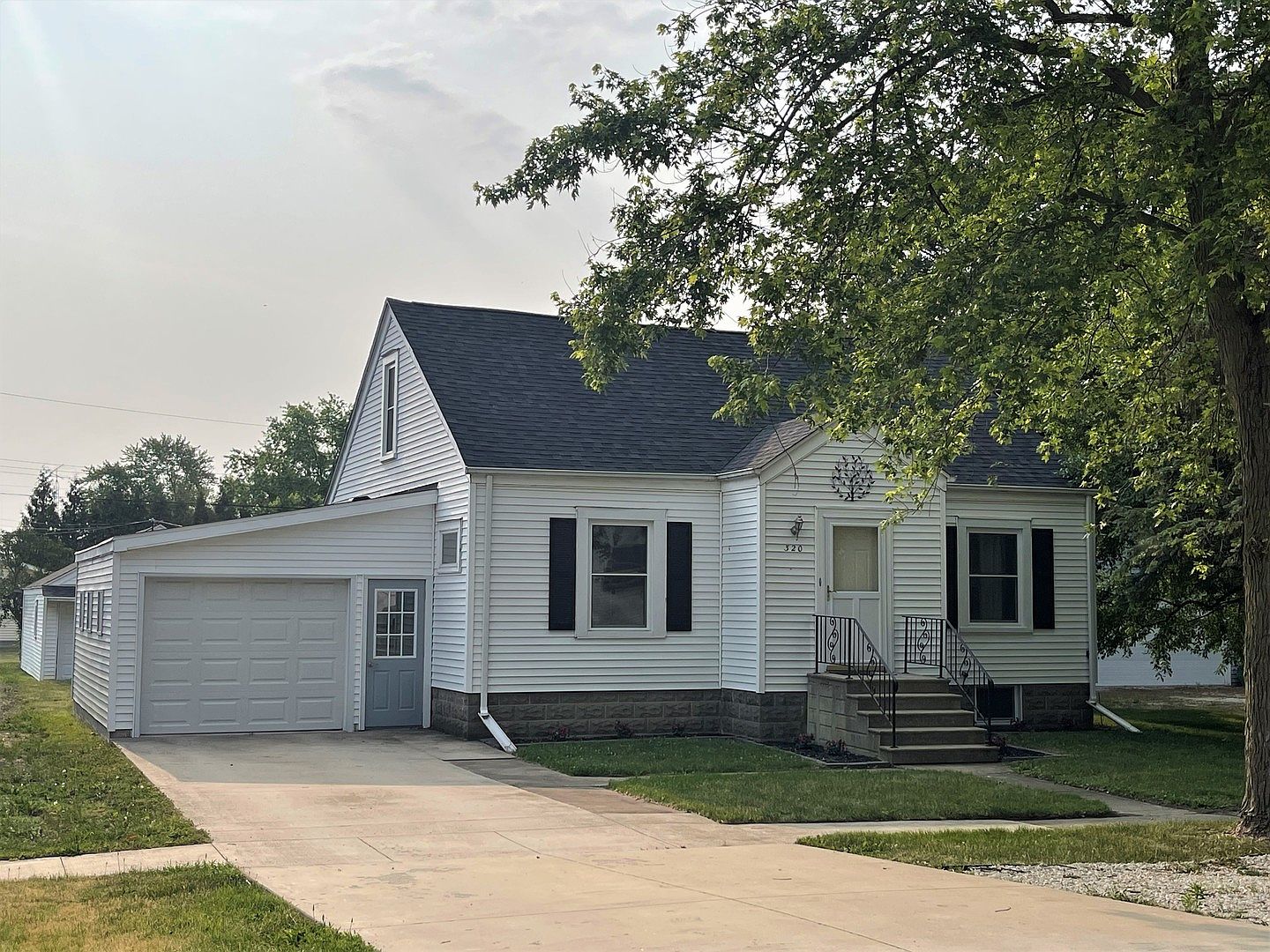 320 S Main St, Herscher, IL 60941 Zillow
