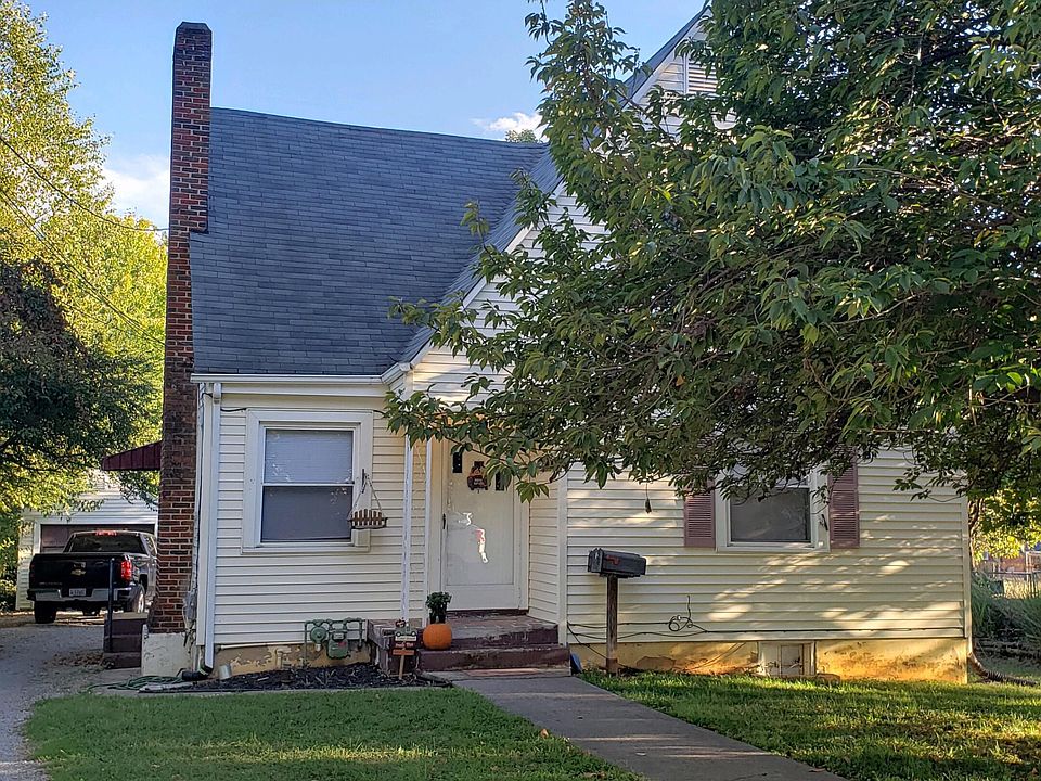 1st image of 319 Whittaker Ave NE APT 3