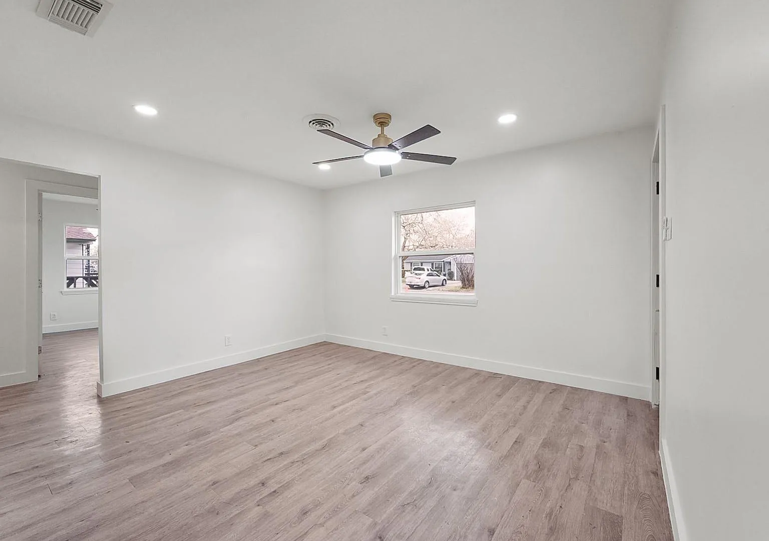 4 bed, 2.0 bath, 1166 sqft, $2,100 — Photo 4