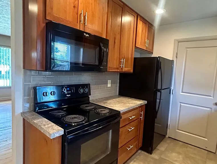 2640 4th St NE — Photo 2
