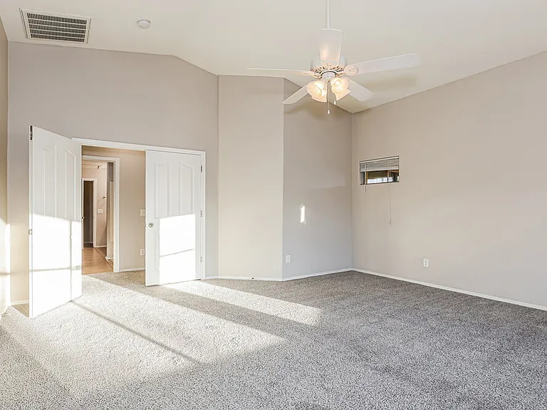 7814 S 72nd Ln — Photo 9