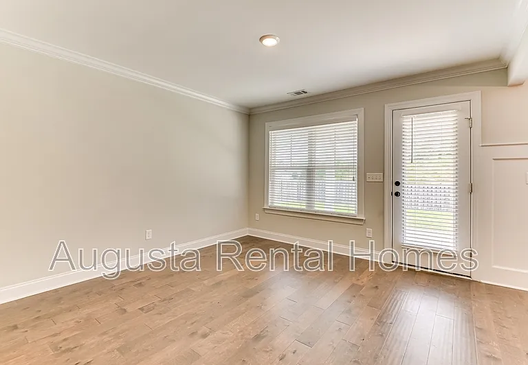 907 Linsmore Ave — Photo 13