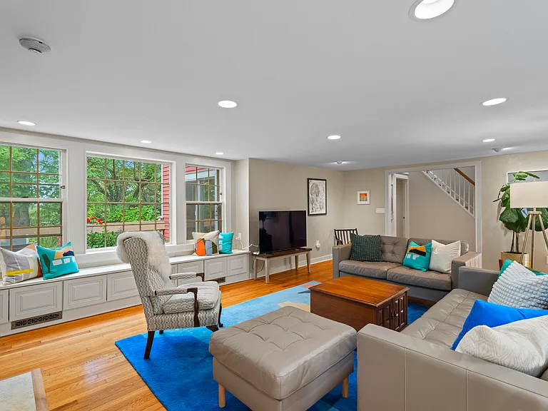 133 Blake Rd — Photo 3