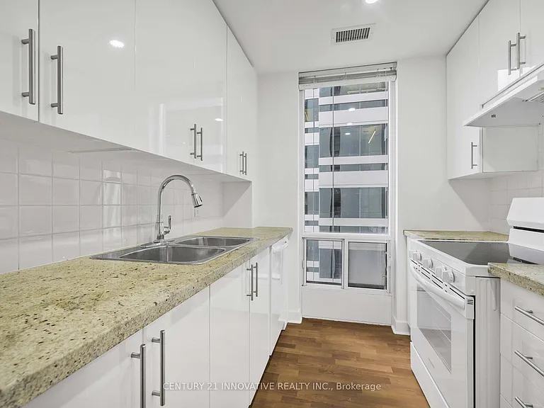 85 Bloor St E #805 — Photo 10