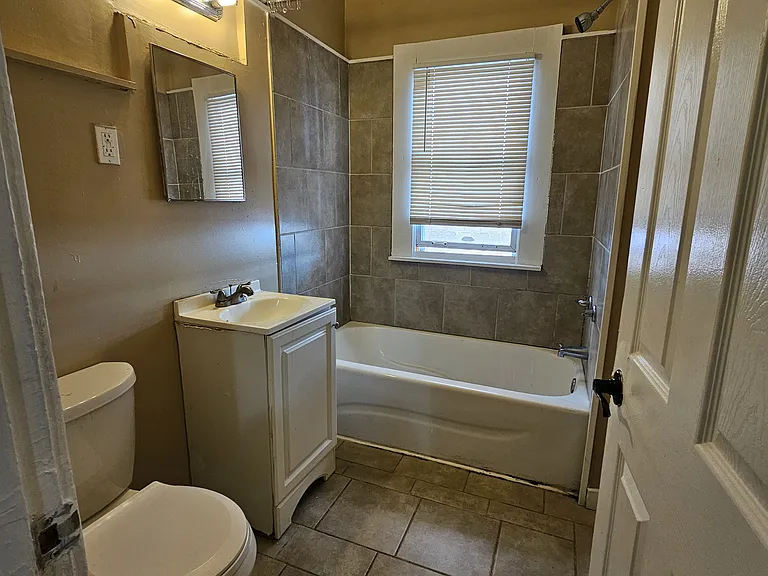 2979 Glendale St — Photo 7