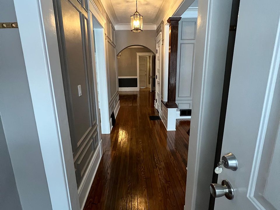 Front hall/entry