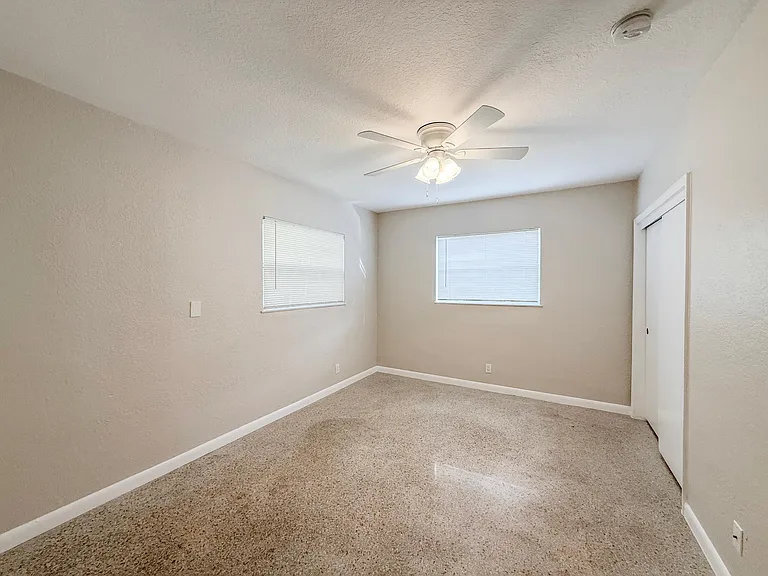 1210 SW 26th St #4 — Photo 11