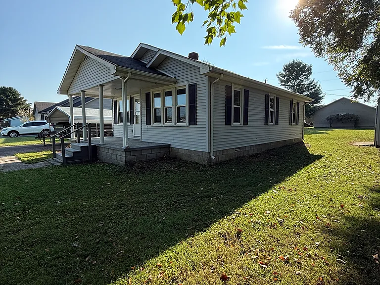 36 Gale Dr — Photo 1
