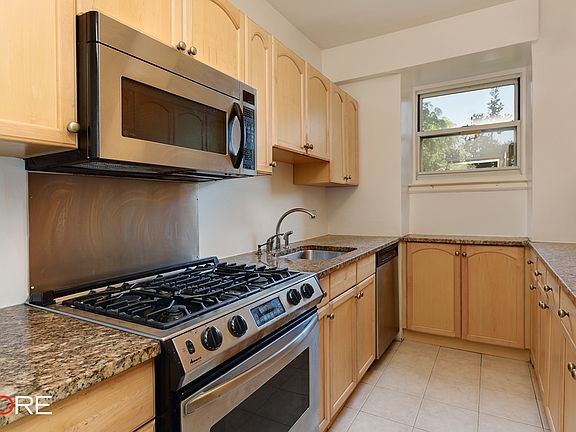 5th image of 200 E End Ave APT 4I