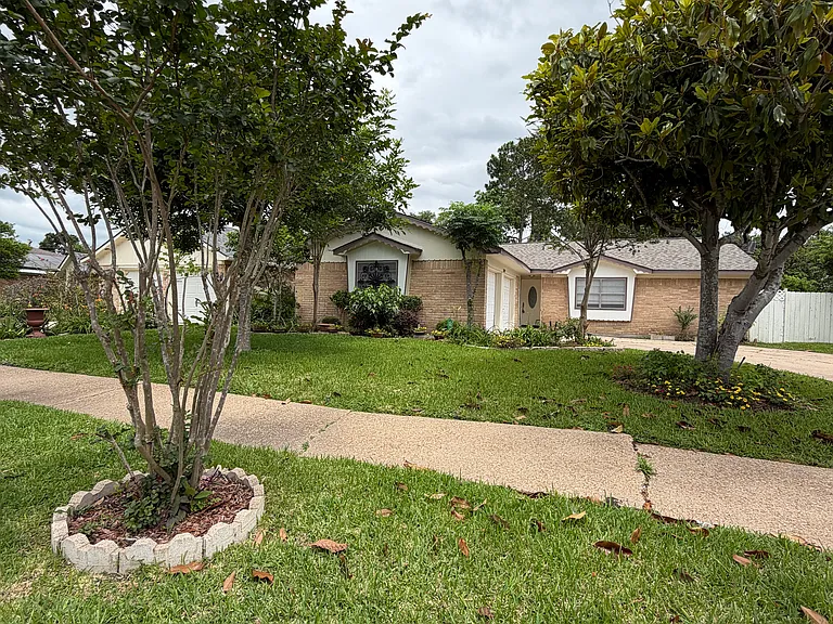 12022 Pompano Ln — Photo 2