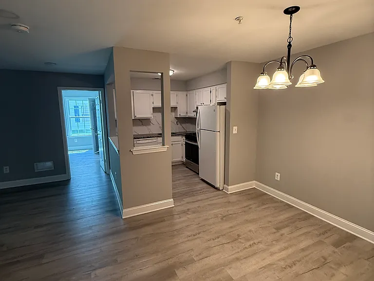 518 Waterford Dr — Photo 1