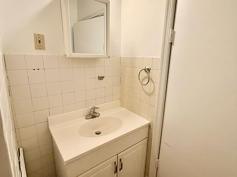 6320 Kingsessing Ave — Photo 16