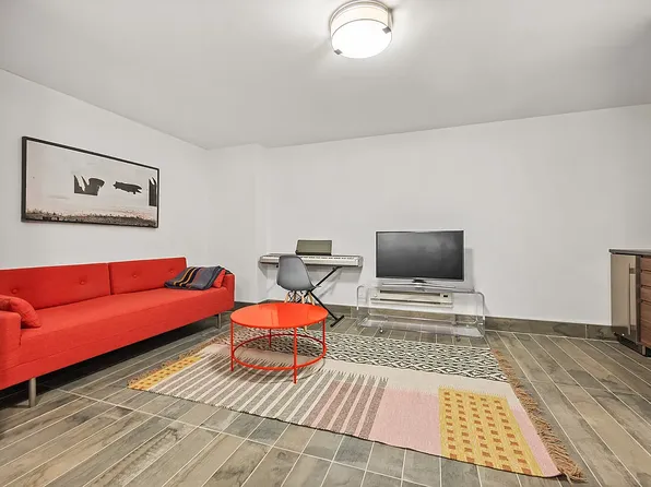 71 Greene Avenue image 18 of 21