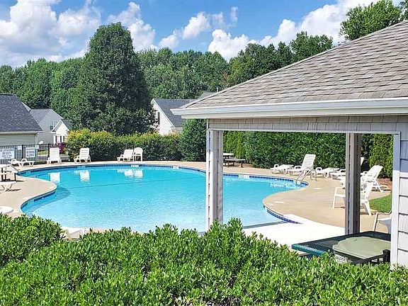 3rd image of 365 Castleton Cir