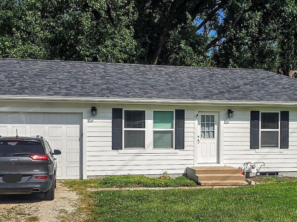 1st image of 3650 NE Applewood Dr