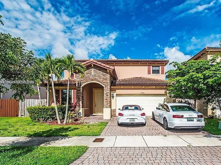 1522 SW 144th Ave — Photo 1