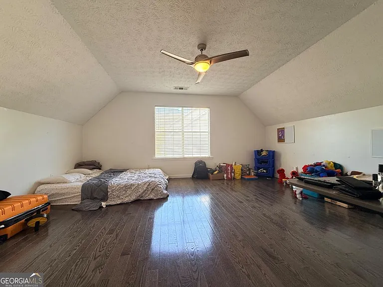 645 Highpoint Way — Photo 14