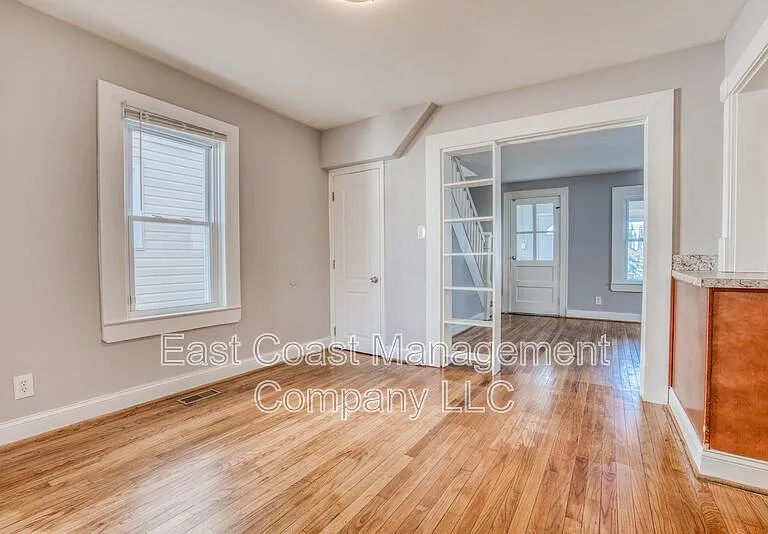 214 Center St — Photo 20