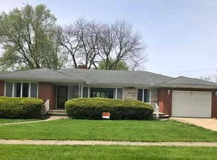 206 S Monroe St, Mackinaw, IL