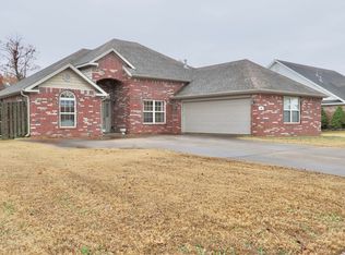 400 McKissic Spring Rd, Centerton, AR 72719