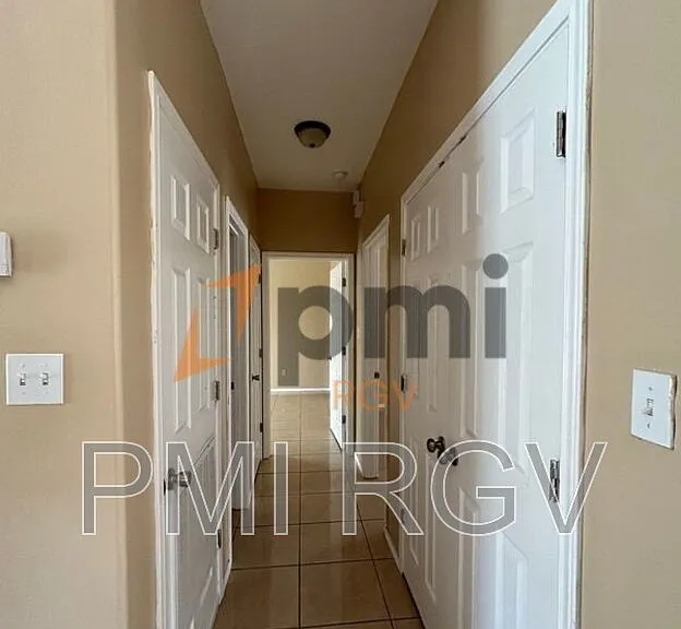 2708 Primrose #4 — Photo 9