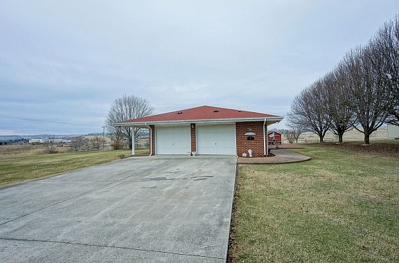3rd image of 23 Westview Dr