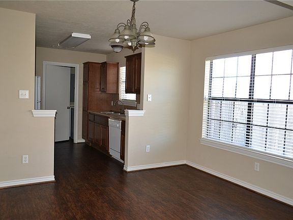 3rd image of 2524 Teal Dr