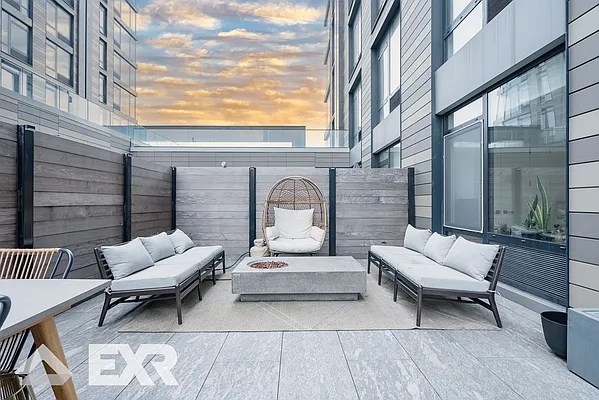 Rented by EXR | media 25