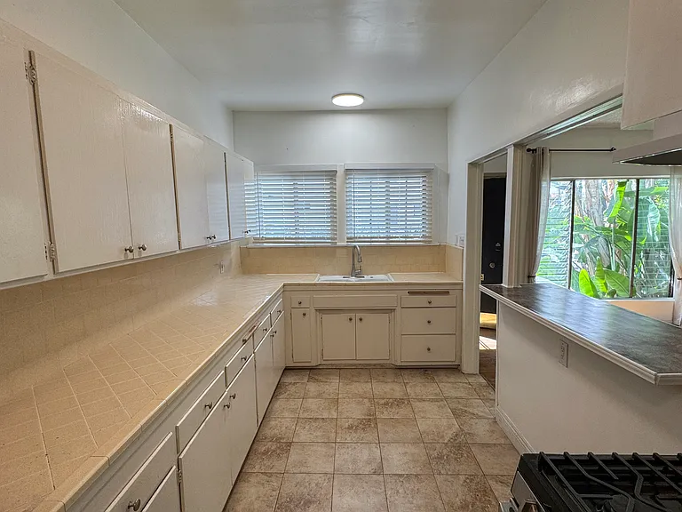 7929 Waring Ave #7929 — Photo 5