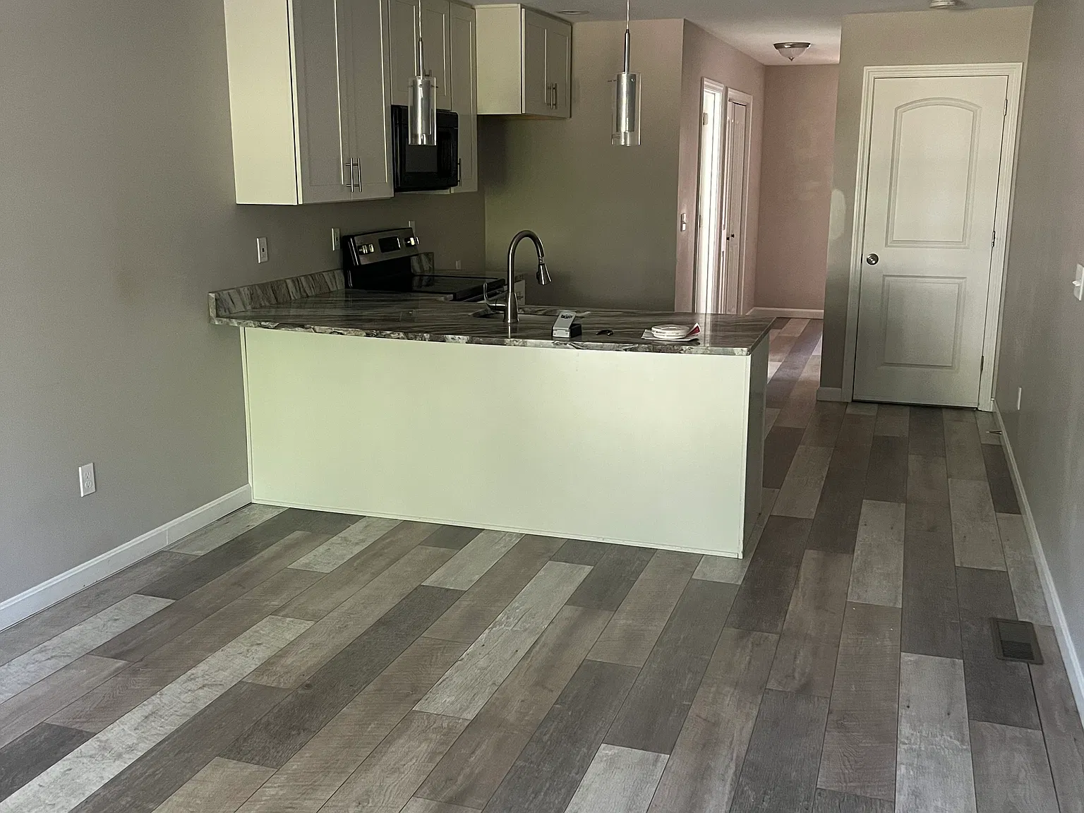3 bed, 1.5 bath, $2,400 — Photo 3