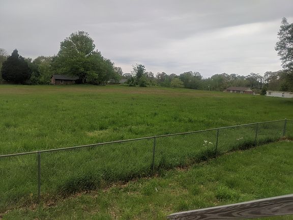4th image of 1700 Thompsonville Ln