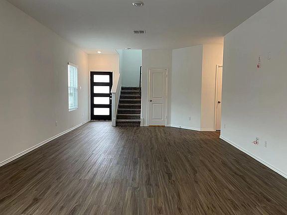 5th image of 216 Longbridge Dr